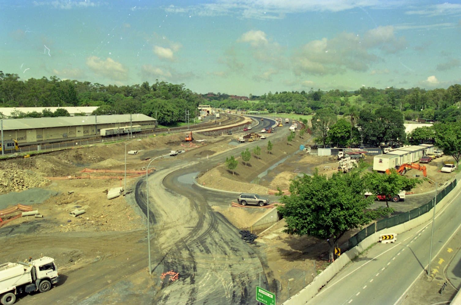 Inner City Bypass through Victoria Park - Construction Progress - Bowen Hill 2001. Credit Brisbane City Archives